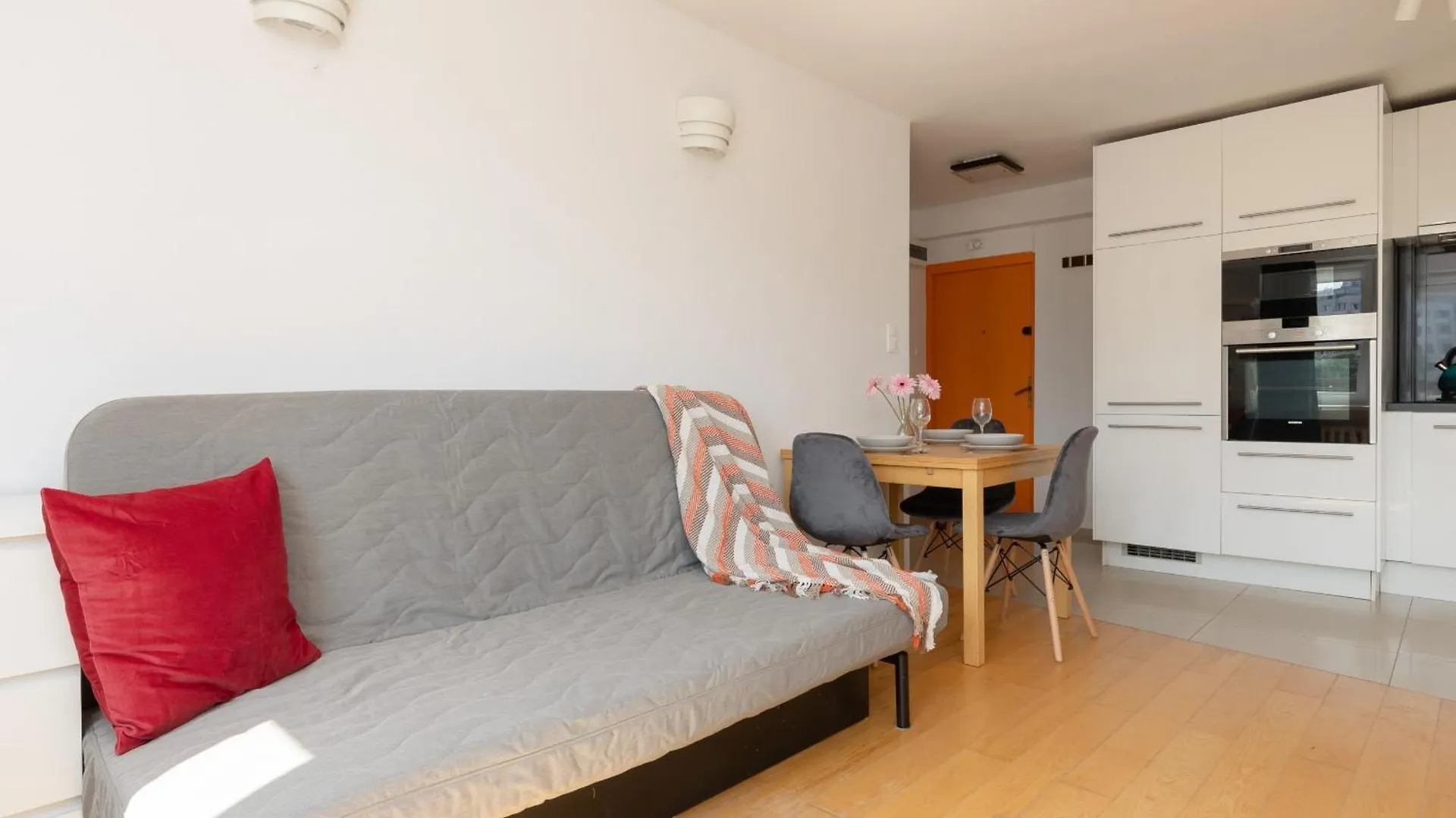 Sunny City Centre Apartment By Noclegi Renters Warsaw 0*,  Poland
